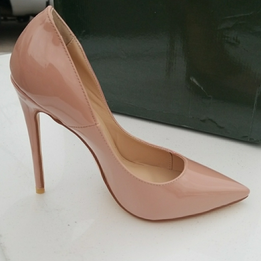 Nude pumps